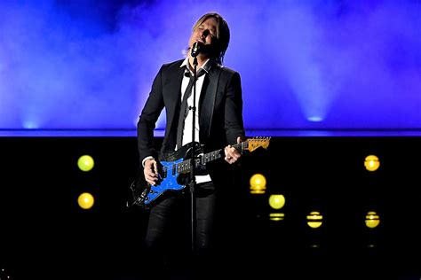 La tournée surprise de Keith Urban en France : Musique live et ambiance électrique !