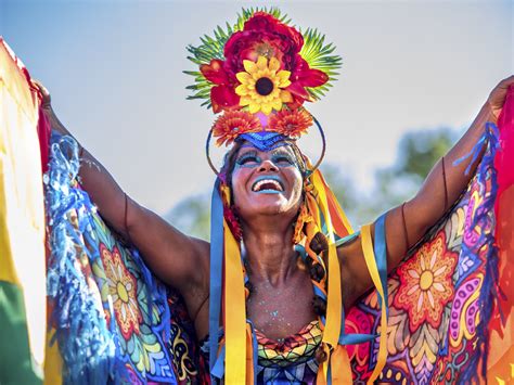 Le Carnaval Tropical de Rio: Un événement festif animé par l'énergie contagieuse d'Usher!