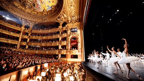 Le Concert d'Ouverture d'Çağan Şenkardeş: Un Spectacle Électrique qui a Embrasé Istanbul!