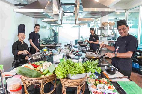 Zoey's Bangkok Bonanza: A Culinary Explosion Celebrating Thai Heritage!